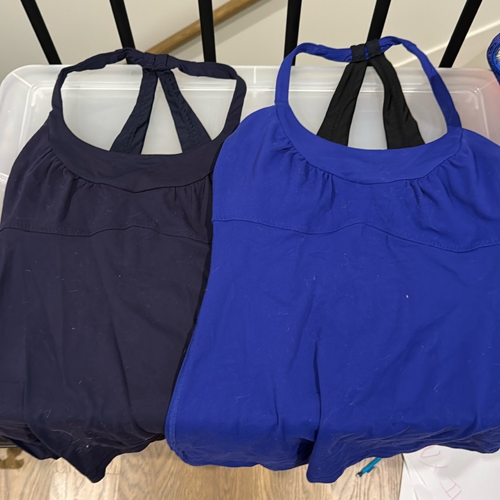 Lululemon Scoop tanks 4 6